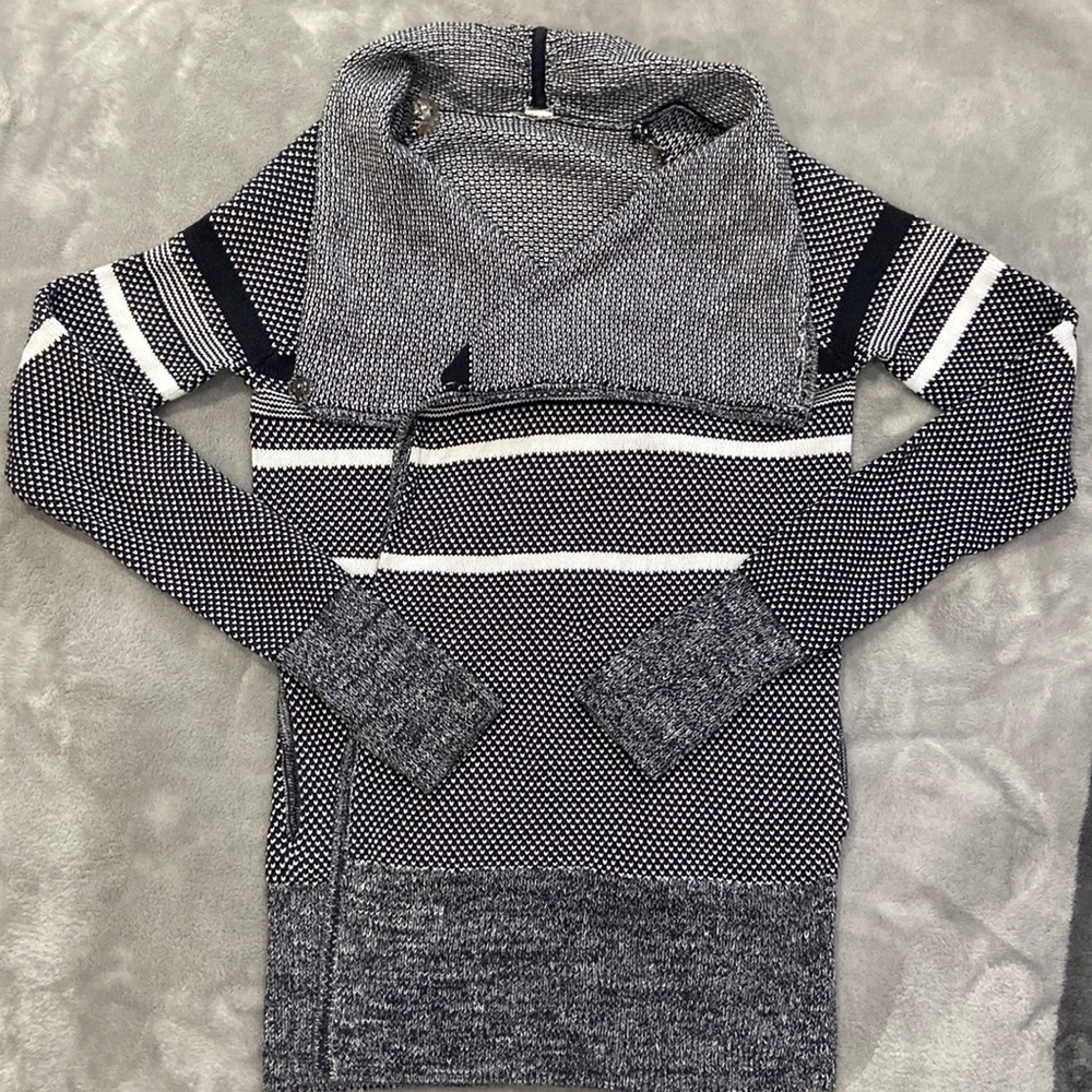 Ivivva Feeling Toasty wrap sweater navy and white size 14 with pockets - Picture 2 of 9